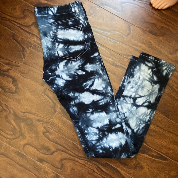 NWOT Cute tie dye/acid wash print skinny jeans in size 11 - Picture 3 of 8